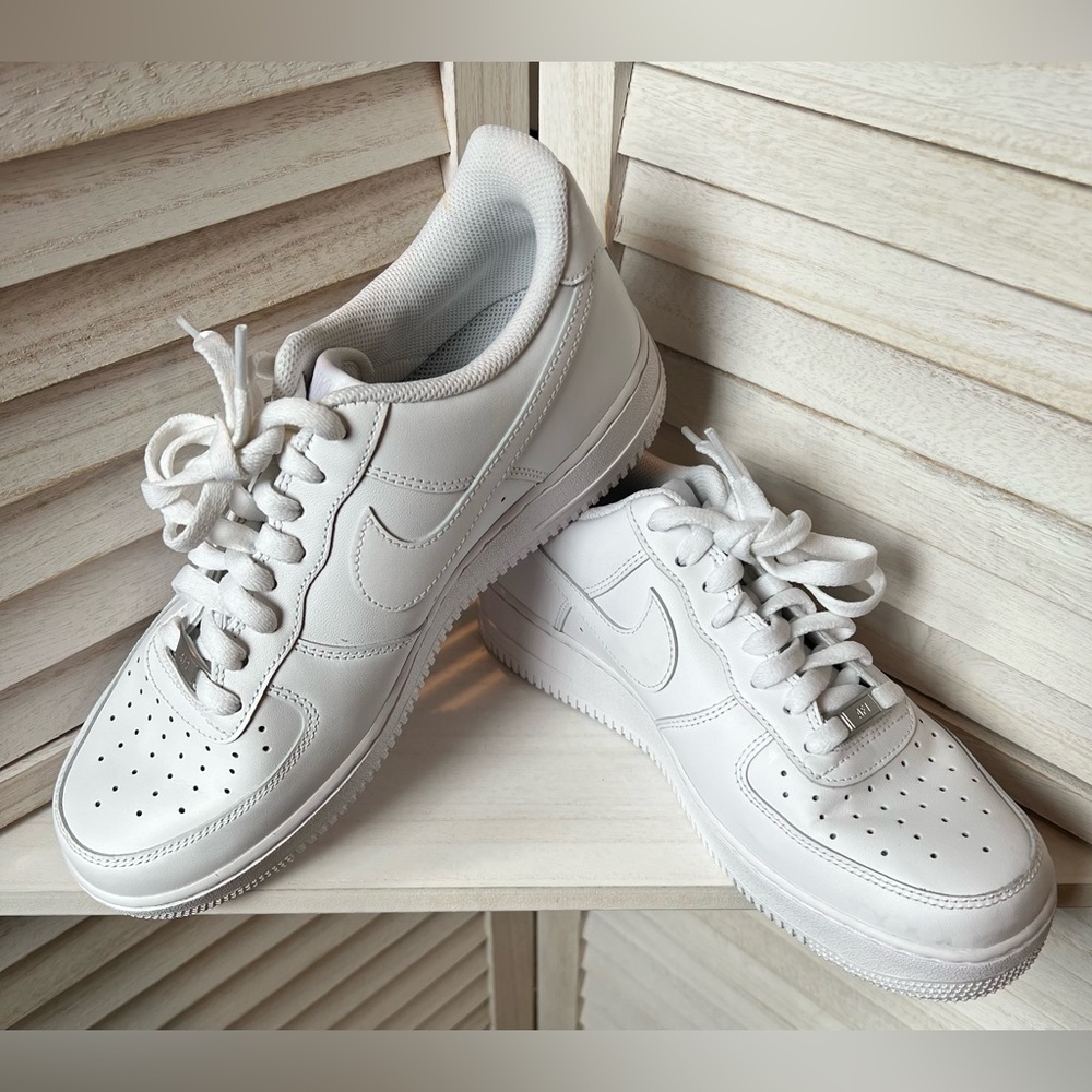 Men’s Nike Air Force One 9.5